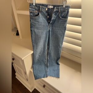 Zara Button-fly crop jeans with frayed hem. Size 4.